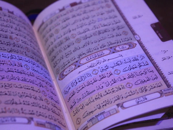 indonesia 2024 close photo open quran 600nw 2490083375